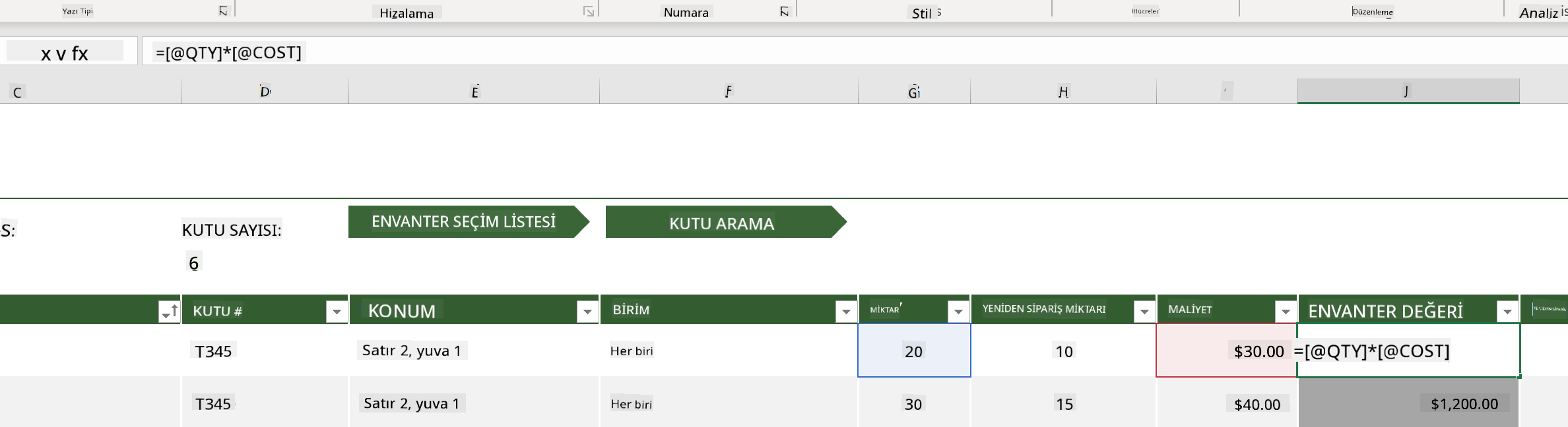 Microsoft Excel'deki bir örnek envanter listesinden vurgulanmış bir formül