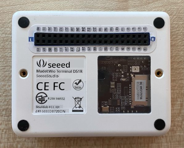 Wio Terminal koos GPIO-pistiku kleebisega