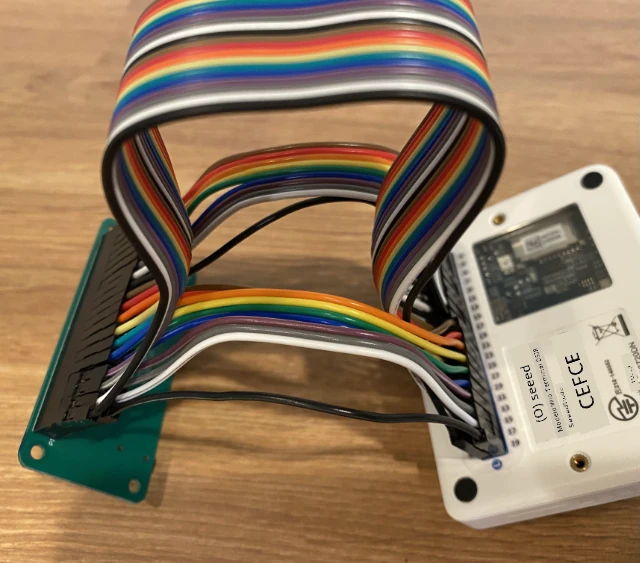 Um ReSpeaker com os pinos do lado direito conectados aos pinos do lado direito do Wio Terminal